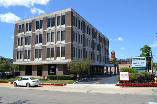 photo of wheaton chiropractor building